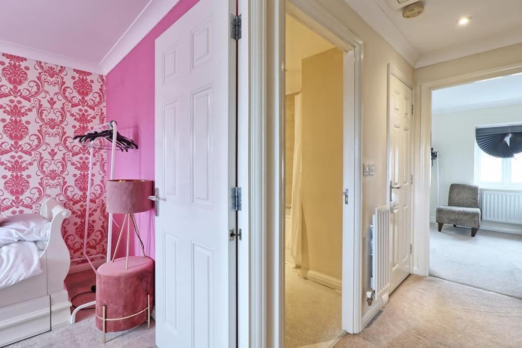 By Buildersbeds - Paignton House 4 Bedrooms Harold Wood Экстерьер фото