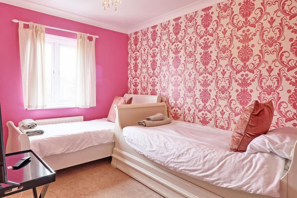 By Buildersbeds - Paignton House 4 Bedrooms Harold Wood Экстерьер фото